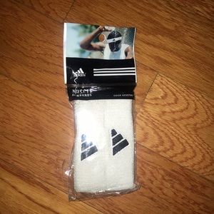 NWT Pack of 2 White Adidas Muscle Armbands